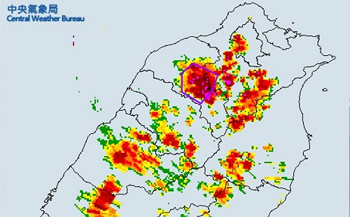 快訊》14:37大雷雨特報！氣象局預估大雨持續約一小時