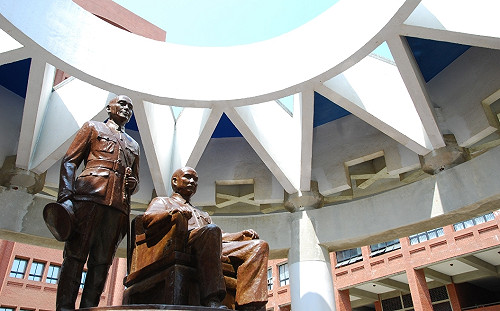 蔣公要轉學了？ 中山大學拆蔣公銅像 孫中山被留校