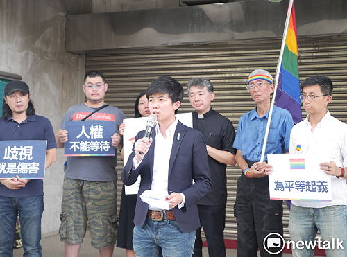 一週衝10萬份！平權公投連署力拚第二階段 網紅呱吉、四叉貓現身力挺