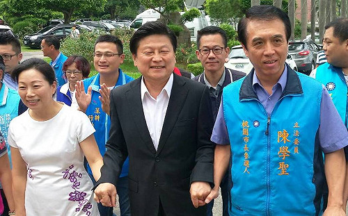 破除選桃園傳聞  傅崐萁夫婦幫陳學聖站台