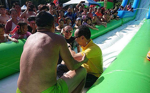 玩水撞倒朱立倫   新北民政局長kuso工作恐不保