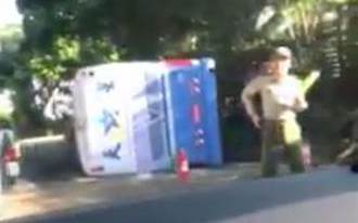 華興中學校車仰德大道翻覆  駕駛輕傷送醫