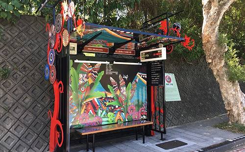 立體貓頭鷹陪你等公車  原住民風公車亭超吸睛！