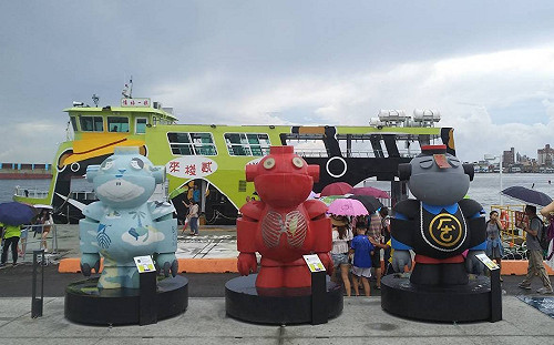 LUCAS旅行到棧貳庫！坐遊艇賞南國美哭夕陽海景