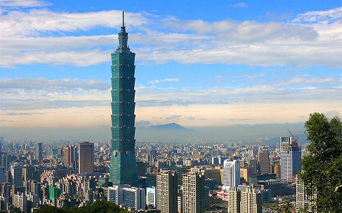 攀爬101大樓只為拍夜景? 2男依違反社維法裁罰