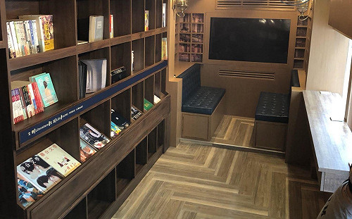 夏天遛小孩救星！行動書車進駐新樂園說故事給你聽