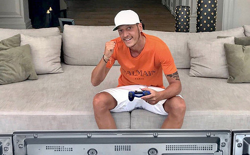 FIFA 18》當紅球星也瘋電競！阿森納中場厄齊爾宣布組戰隊