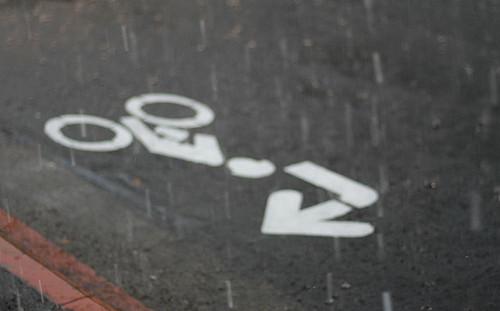 雨具、防曬不可少  天氣維持高溫伴隨午後大雨