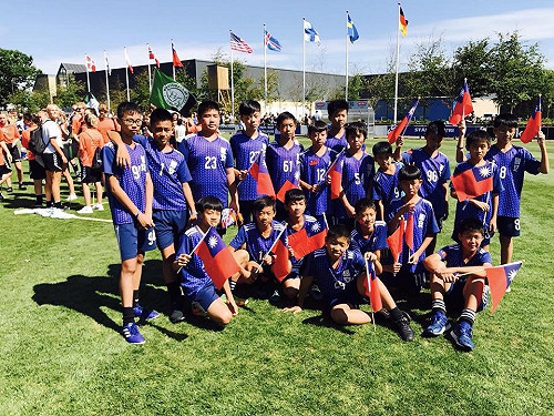 中市國安、黎明國小足球隊 丹麥足球賽雙料冠軍