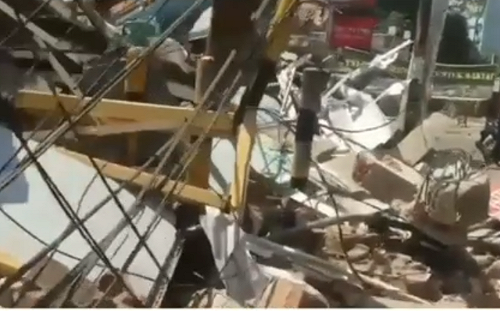 現場直擊》龍目島北部又地震！家園傾頹如廢墟 (影)