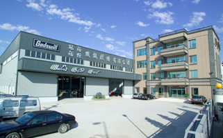 遭河馬攻擊受輕傷  原來他是董事長