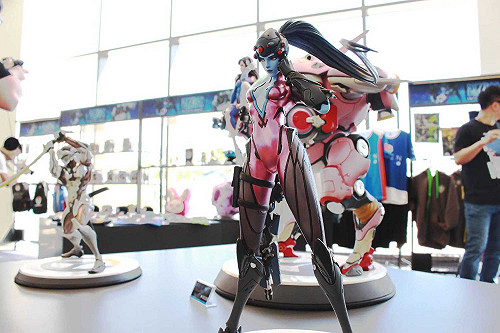 《鬥陣特攻》世界盃仁川小組賽直擊　周邊商品區萌翻天