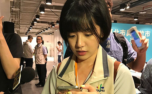 柯文哲要來台中簽書  柯粉：比較期待跟學姊握手