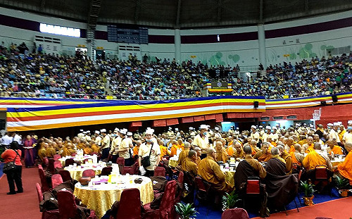 出席中部全國供佛齋僧大會  魏明谷：推動綠能響應環保