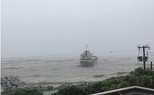 巴拿馬籍貨輪二仁溪口擱淺  10人受困無危險