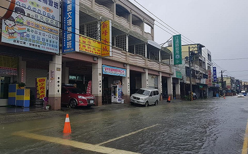 屏東淹水回不了家！縣府網友合力幫指路