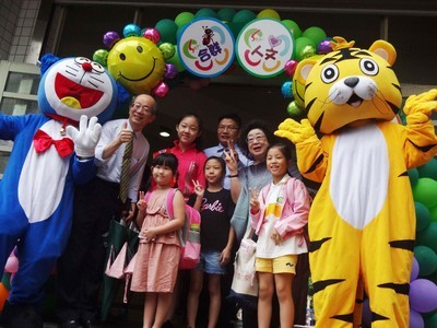 一聲「老師好」 高雄學童喜迎開學日掃除水災陰霾