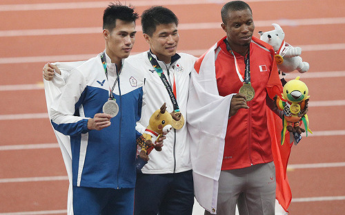 寫隊史紀錄！楊俊瀚亞運男子200公尺差0.001秒銀恨