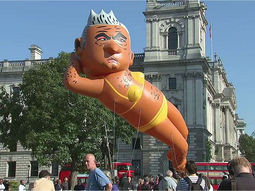 另類抗議！繼巨嬰川普後  倫敦市長比基尼氣球升空