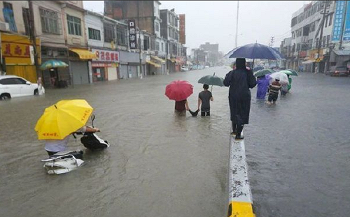 廣東水災120萬人受害 當局緊急調抽水機救援