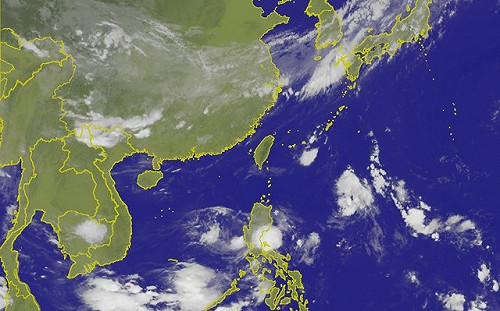 入秋首波鋒面明凌晨報到！高溫降7℃、今入夜開始有雨 