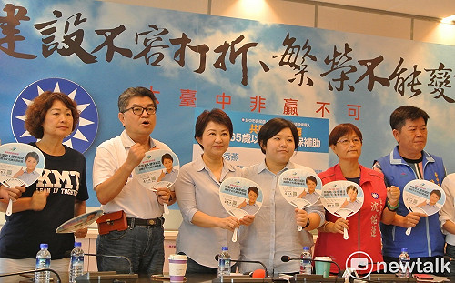 盧秀燕與藍營選將公布共同政見　恢復老人健保補助