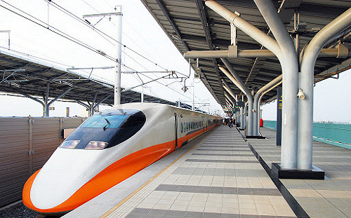 高鐵購票App新功能 超商掃描手機條碼結帳取票