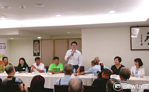 婦人喊沒領到敬老金不甘願  姚文智允諾恢復還加碼人瑞發紅包