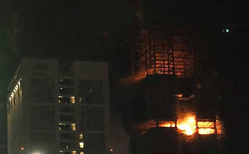 新莊工地24高樓建物陷火海 200警消灌救幸無人受困