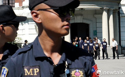 又突襲！「清查張天欽們」 藍委到總統府理論未見到蔡英文