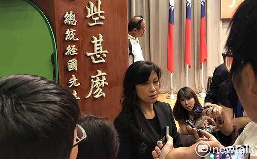 政院：發布訊息有誤將馬上更正道歉 坦承假新聞難定義