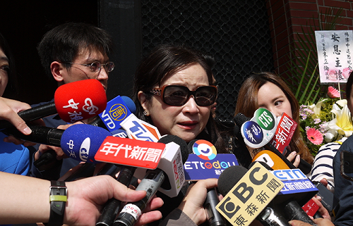 讚他是大和解民主爭取者！周玉蔻落淚：希望這世界有多點楊偉中