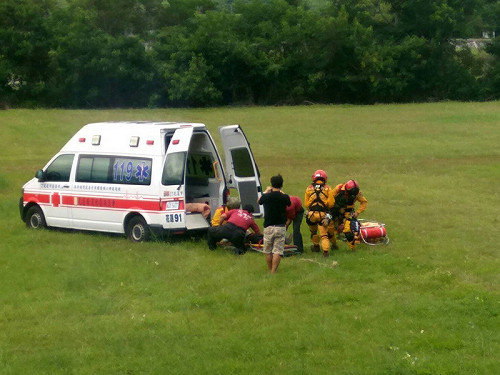 能高越嶺登山女子腰痛！成功救援生命跡象穩定