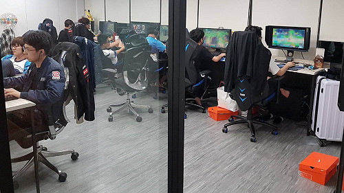 英雄聯盟世界賽》抽籤兩樣情 MAD：他們都是SS卡 (影)