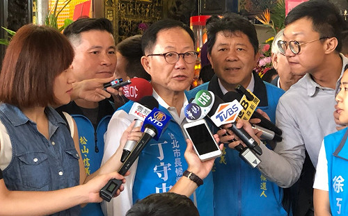 里長陳情反深澳踢鐵板  丁丁左批蘇傲慢  右打柯態度曖昧