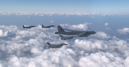 美日軍事聯合演訓 B52戰略轟炸機劍指中國