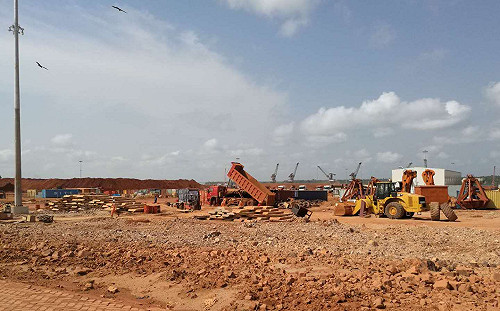 幾內亞鋁土礦業威脅上萬居民生計 村落田地被拿走