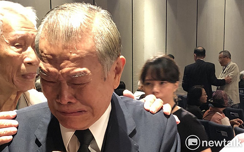 母親因他自盡 鹿窟事件受難者李石城哭說「自己太不孝」