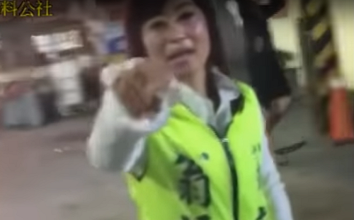 (影) 翁語含私人地強放競選看板引爭議 姨丈李俊毅致歉