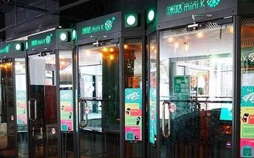 瞄準寂寞商機！電話亭KTV  這些授權要注意