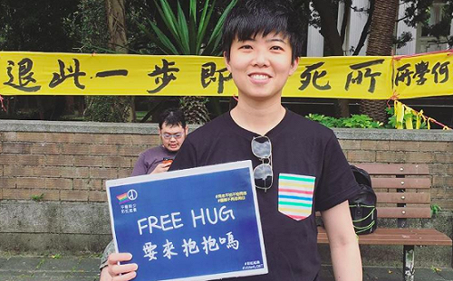 藍側翼粉專帶風向「中美一樣爛」  苗博雅:藍被染紅  連良知都沒有