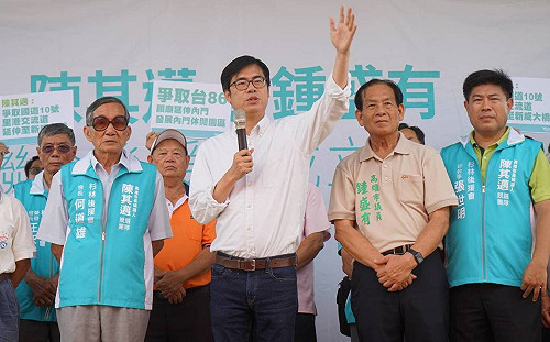 陳其邁鐵人行程 跑遍大旗美山區與農民搏感情