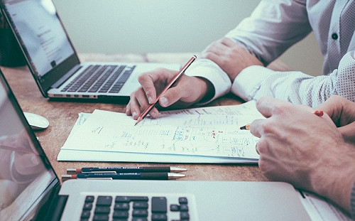 一份薪水不夠生活？調查：52%利用下班兼職