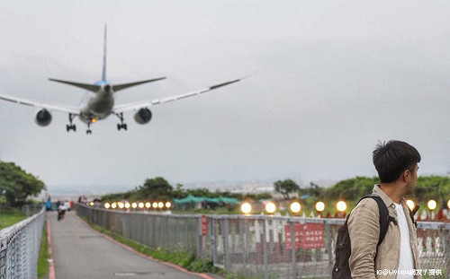 封飛機巷？航空迷聖地 近距離看飛機起降英姿 