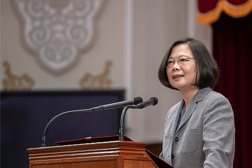 普悠瑪事故》蔡英文：台鐵會大刀闊斧改革　重建社會信心