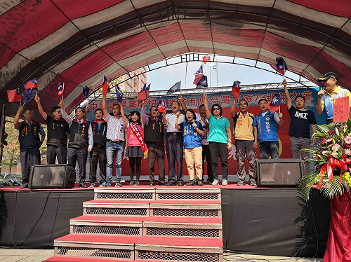 嘉市藍軍集結慶祝光復節 先為普悠瑪罹難者默哀