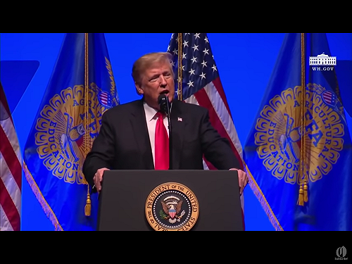 期中選舉逼近 政治暴力攻擊頻傳  川普遭控製造分裂仇恨