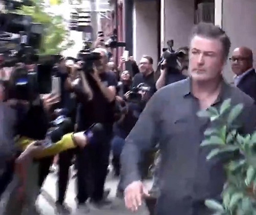 只為一個停車位 扮川普男星亞歷鮑德溫打架被捕