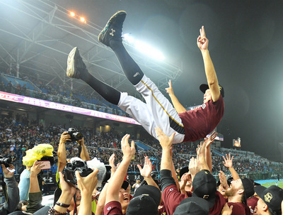 桃猿7年拿5冠凝聚力強 洪總：明年力拚3連霸