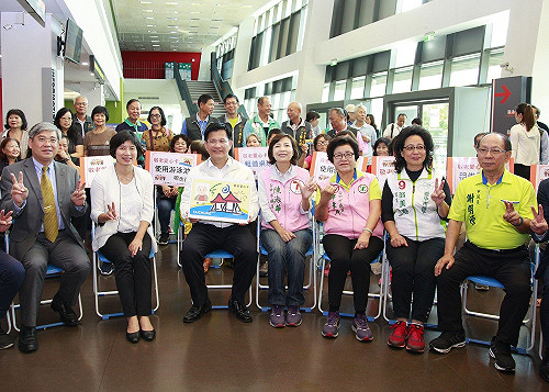 台中敬老愛心卡 公車TAXI不稀奇 國民運動中心嘛A通